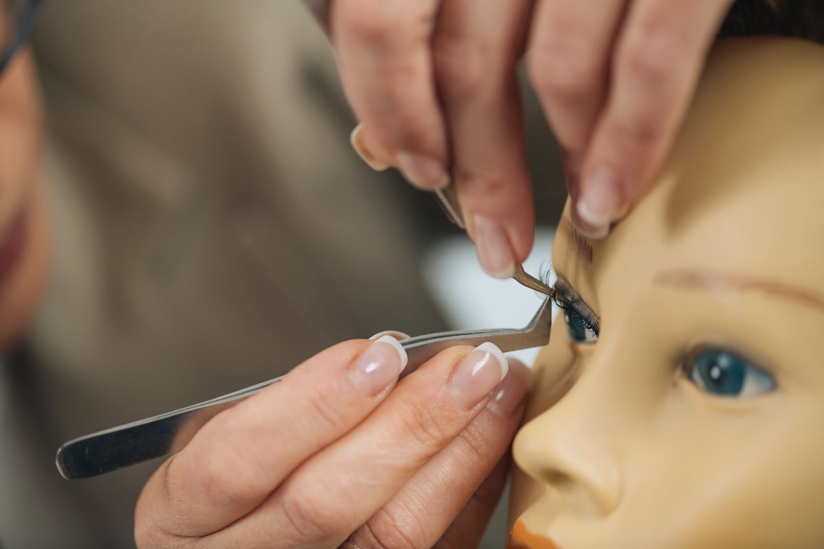 6 Things They Never Taught You in Your Lash Tech Course